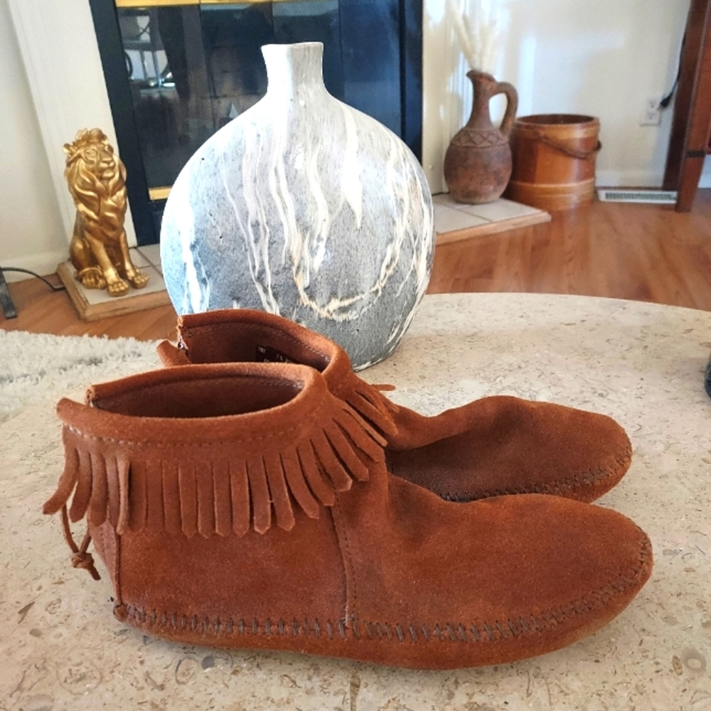 Minnetonka fringe moccasin